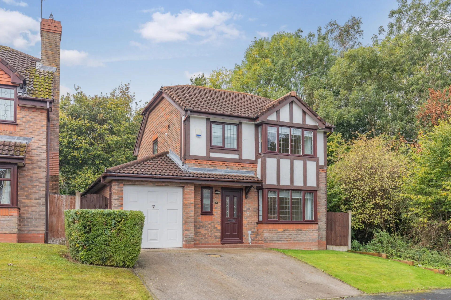House Chesterton Avenue in Burntwood Pentre