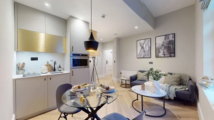 Flat Sloane Avenue in Greater London