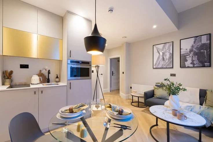 Flat Sloane Avenue in Greater London