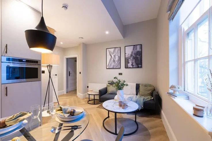 Flat Sloane Avenue in Greater London