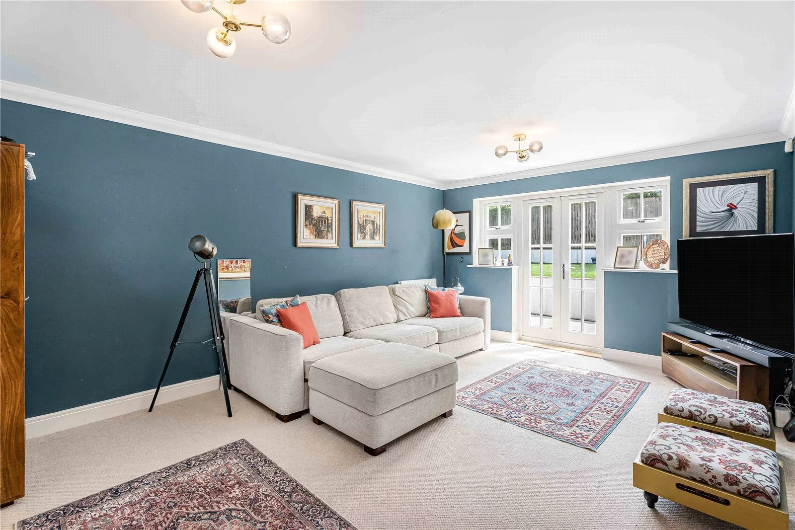 House Douglas Close in Greater London