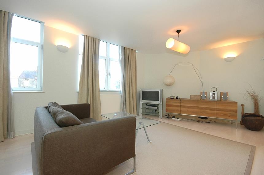 Flat Uxbridge Road in Greater London