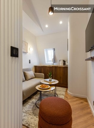 Flat Place Jacqueline François in Paris