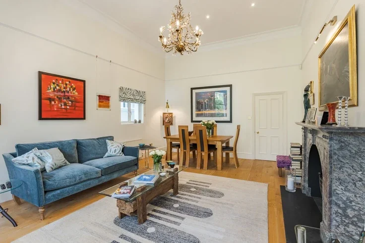 Flat Cornwall Gardens in Greater London