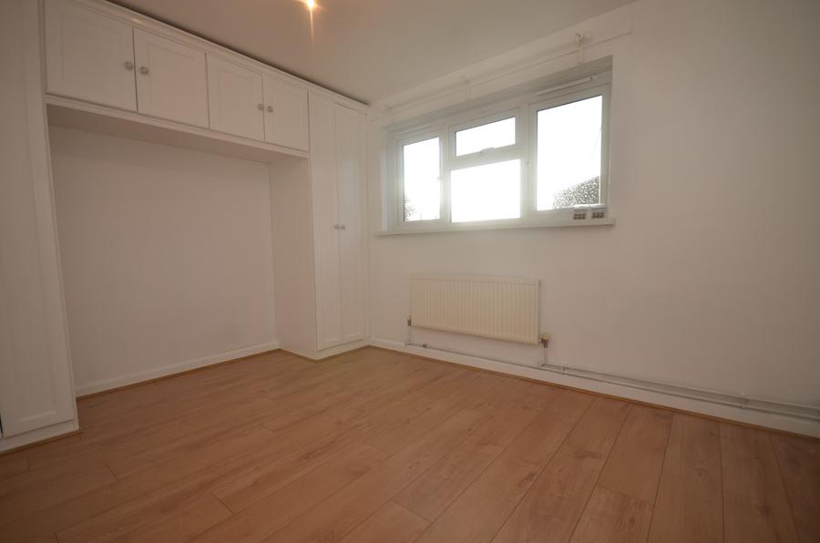 Flat Hermitage Road in Greater London