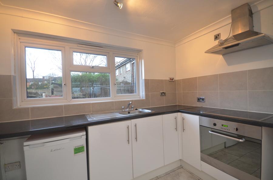 Flat Hermitage Road in Greater London