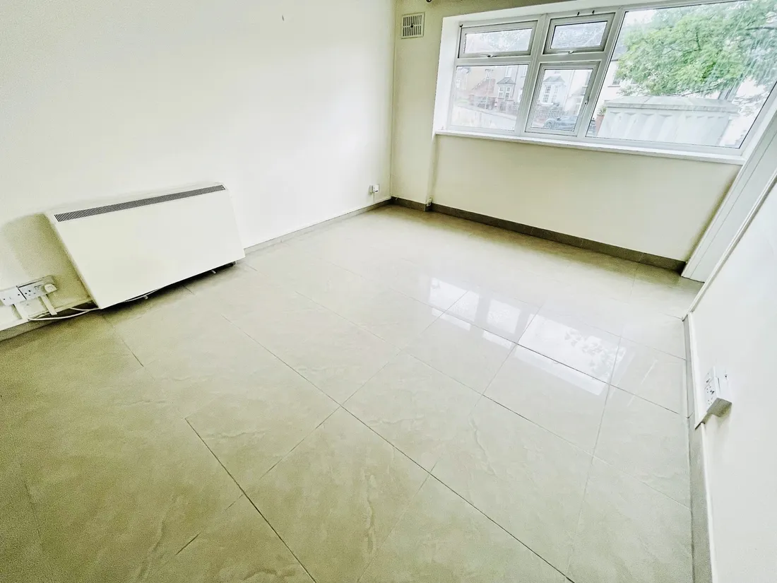 Flat Heol Isaf in Brynmawr