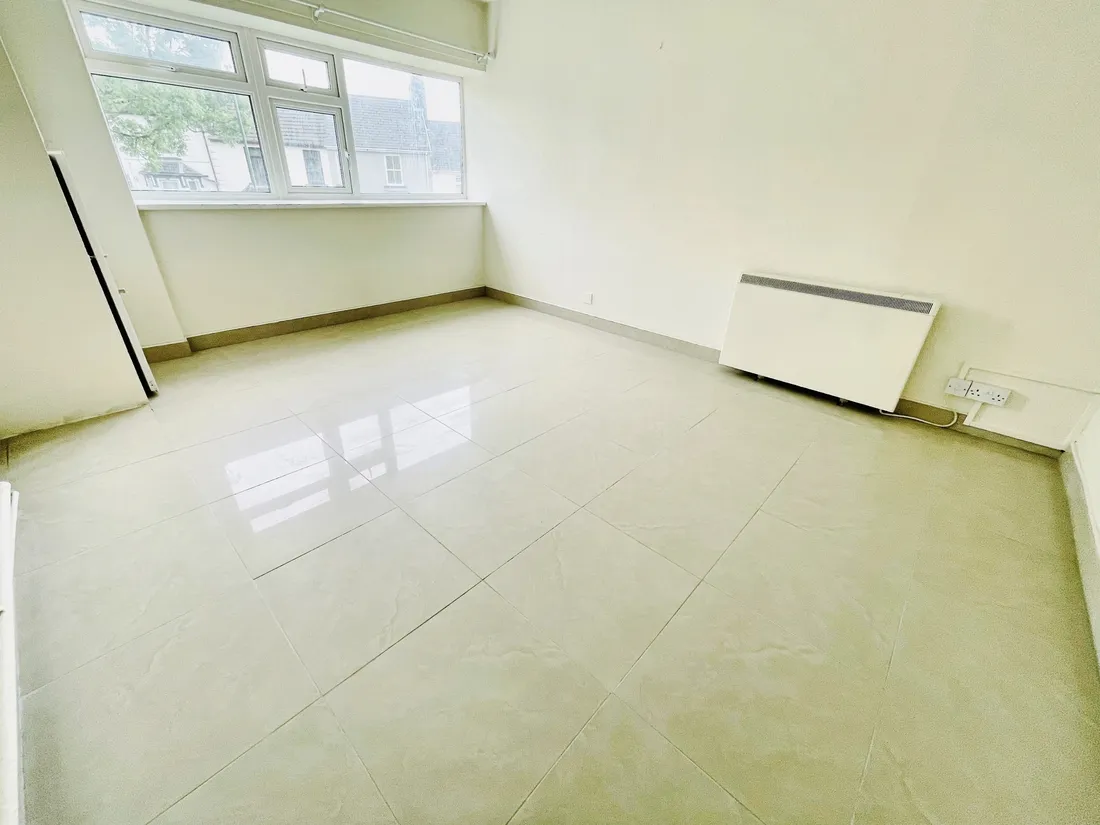 Flat Heol Isaf in Brynmawr