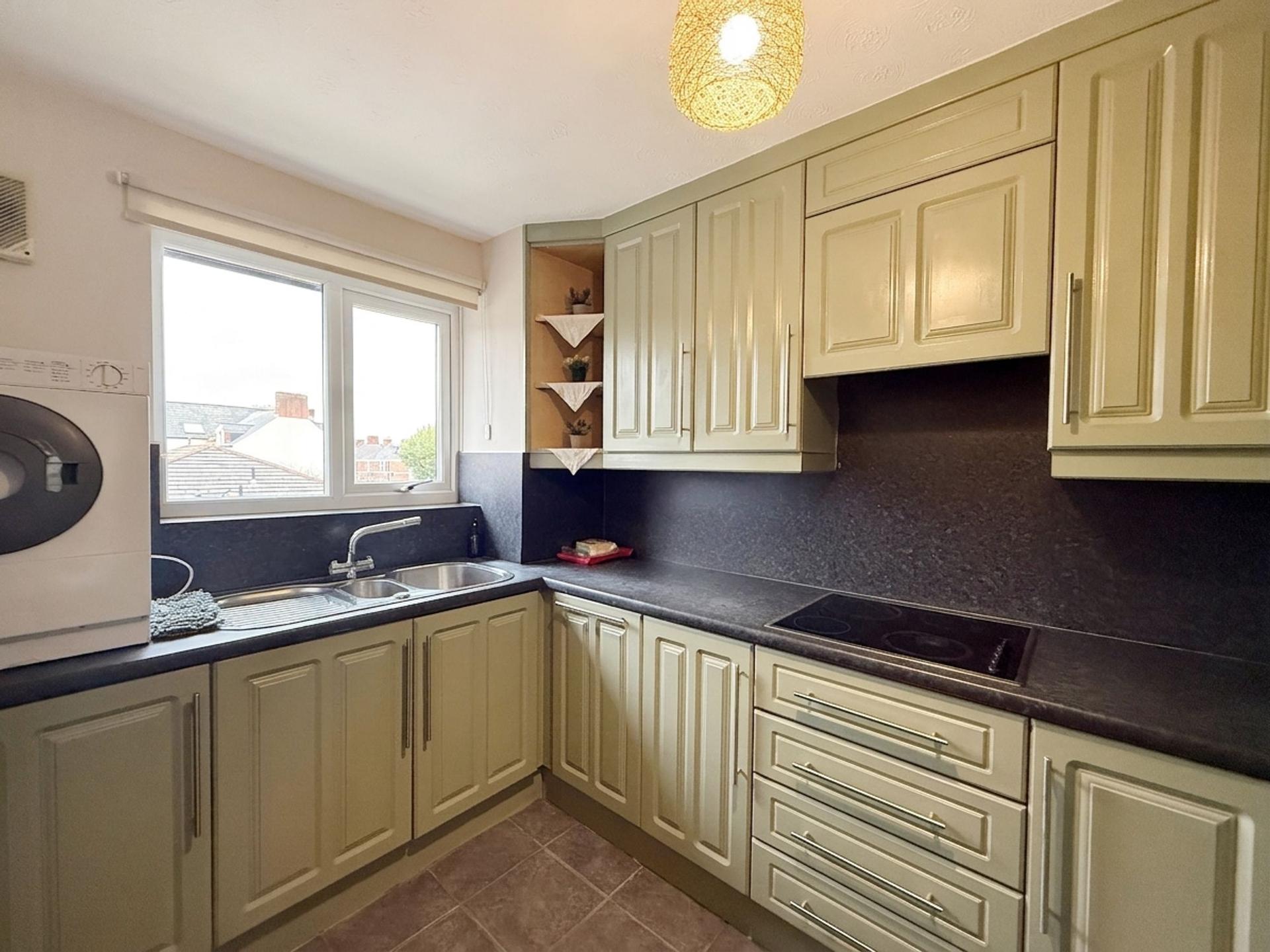 Flat Camborne Place in Gateshead