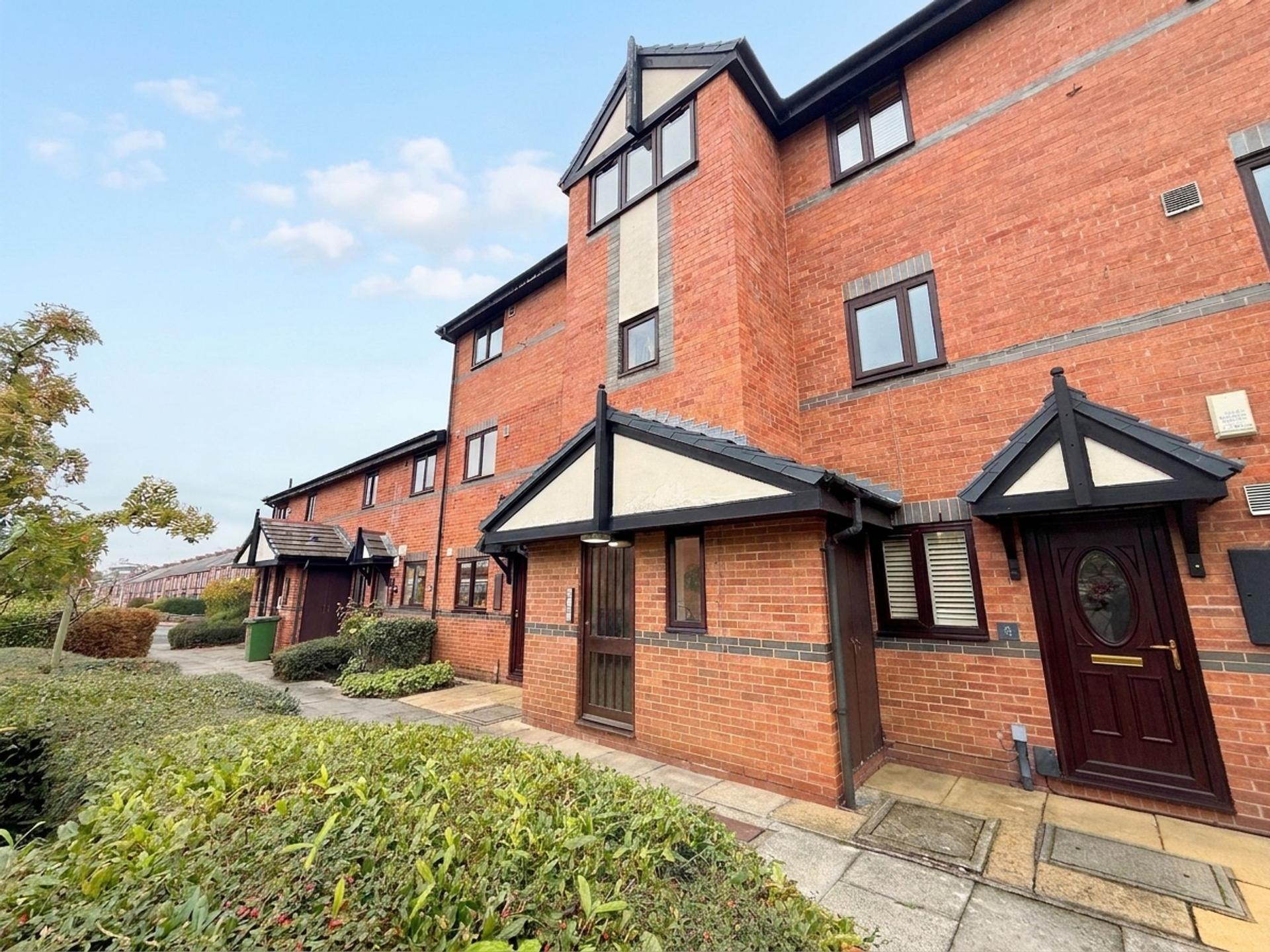 Flat Camborne Place in Gateshead