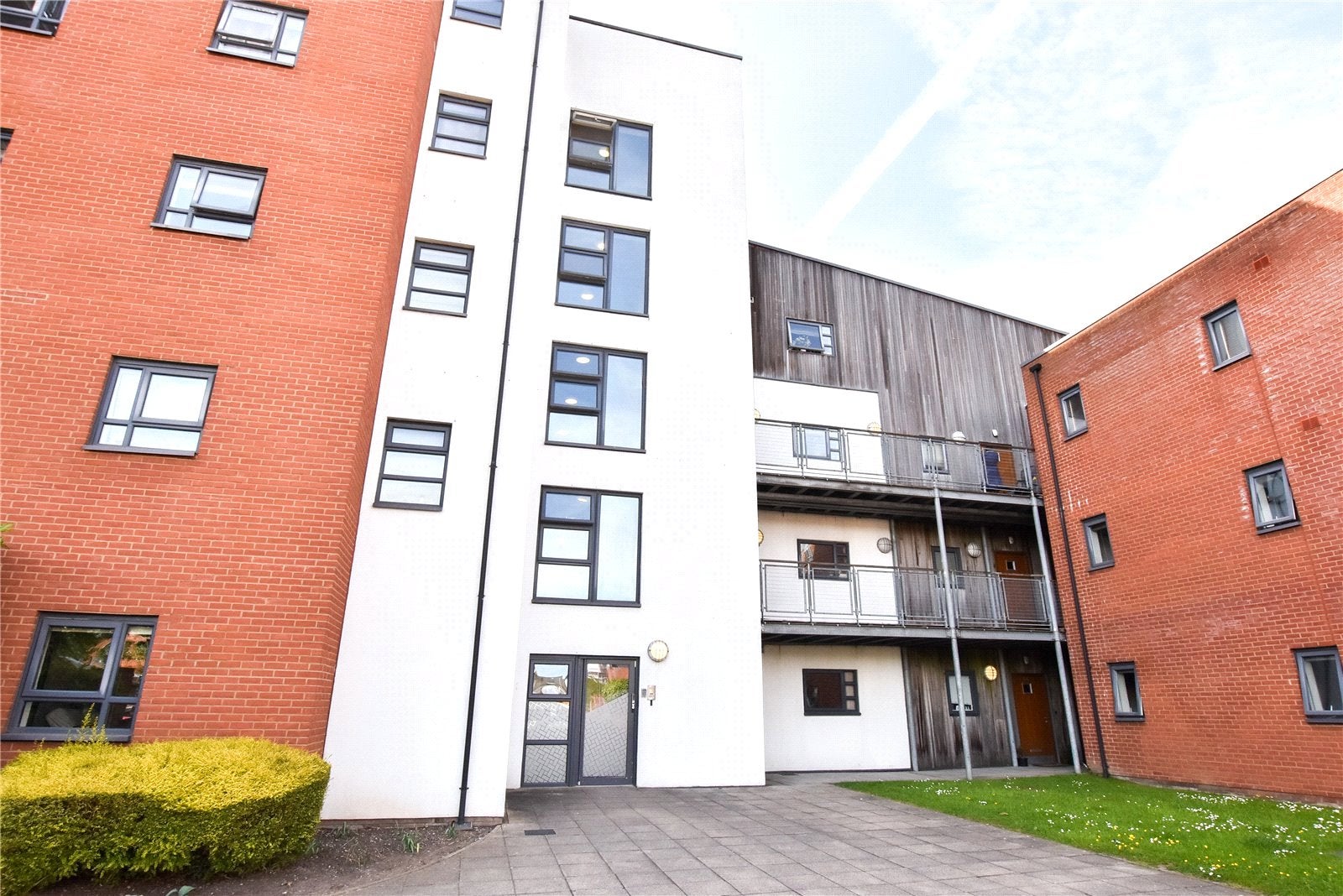 Flat Montmano Drive in Manchester
