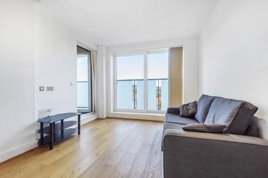 Flat Coombe Lane in Greater London