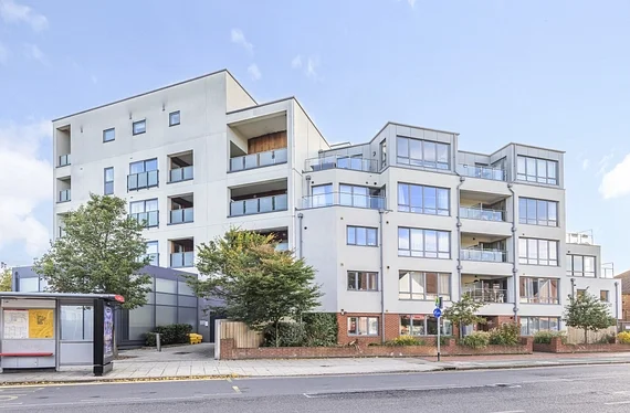 Flat Coombe Lane in Greater London