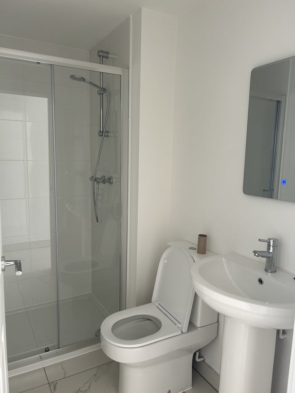 Room Farnham Road in Poole