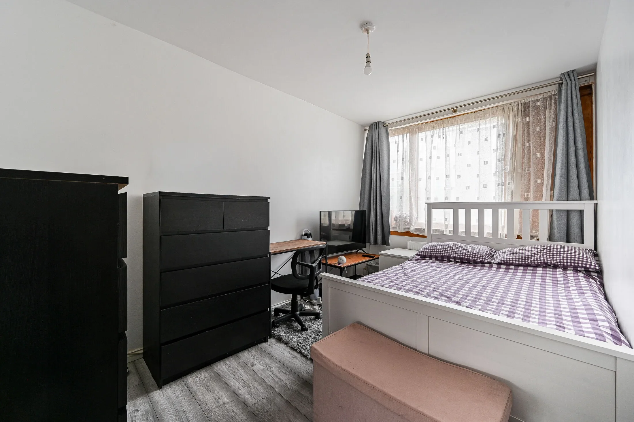 Flat Thornham Street in Greater London