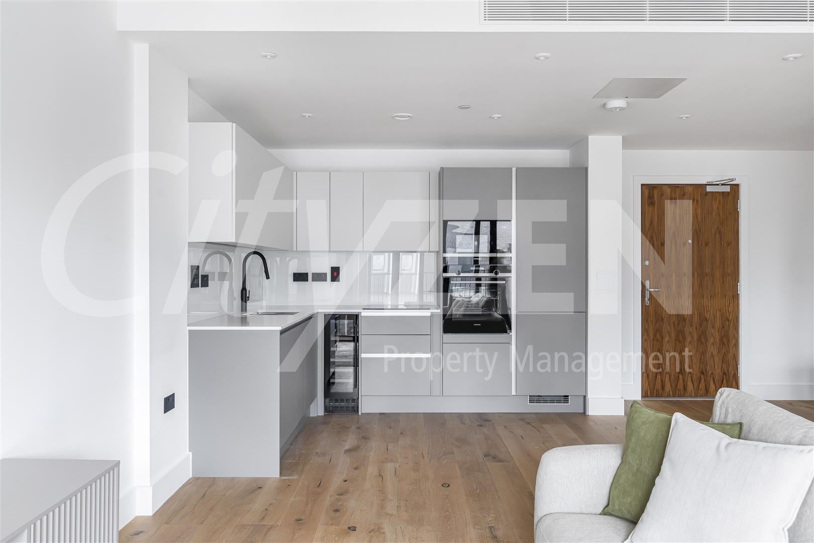 Flat Worgan Street in Greater London