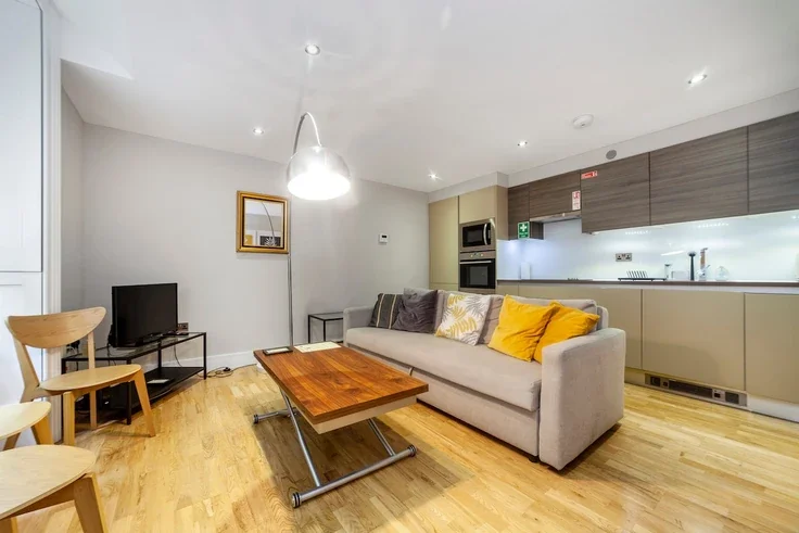 Flat Sussex Gardens in City of Westminster