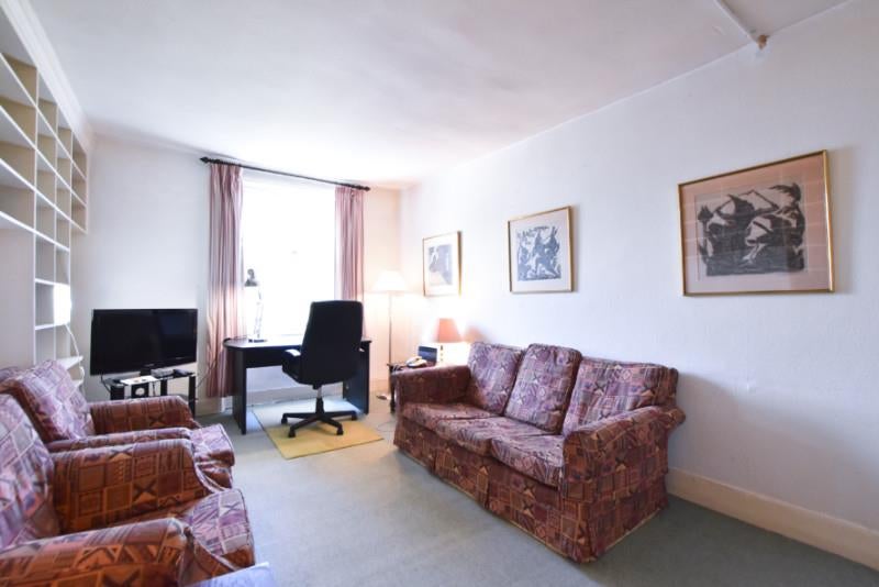 Flat Alma Square in London
