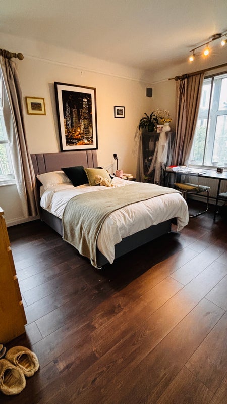 Flat Putney Hill in Greater London