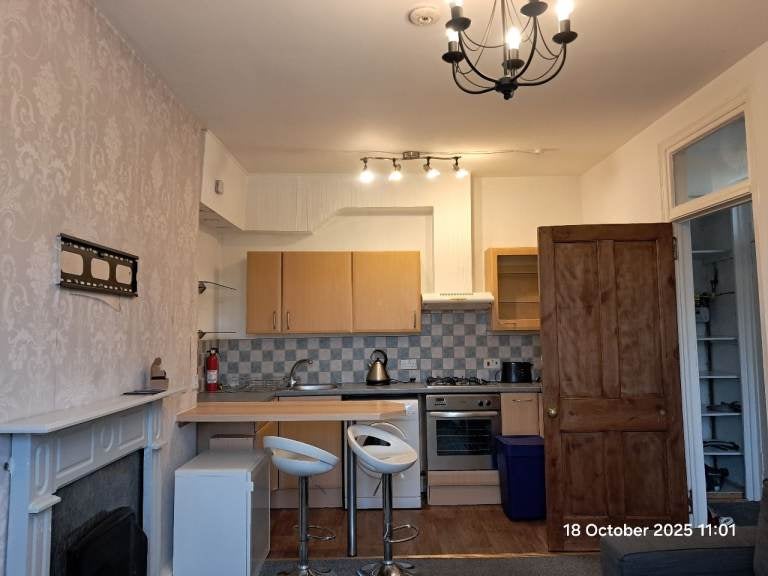 Flat Wheatfield Place in City of Edinburgh