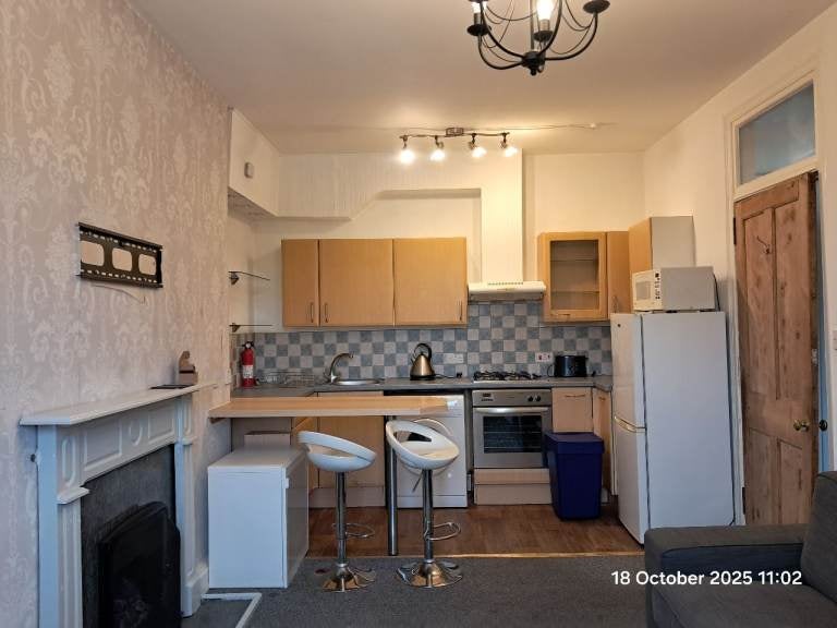 Flat Wheatfield Place in City of Edinburgh