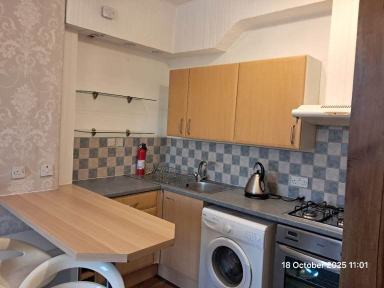 Flat Wheatfield Place in City of Edinburgh