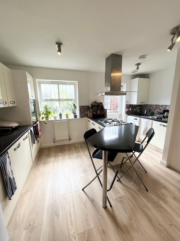 Room Milligan Street in Greater London