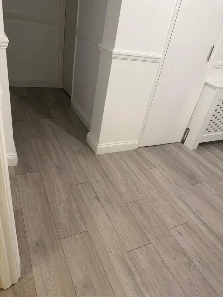 Flat Axminster Crescent in Greater London