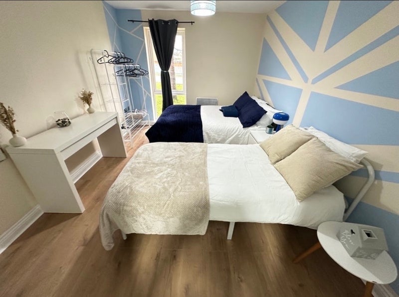 Room King George Crescent in Greater London