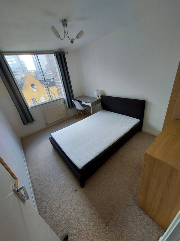 Flat Lamb's Passage in Greater London
