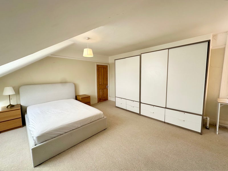 Room Veronica Road in Greater London