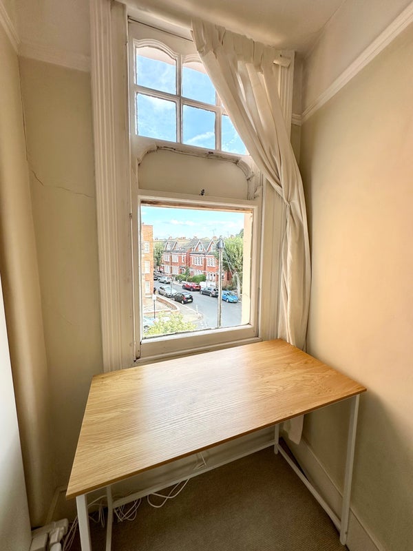Room Veronica Road in Greater London