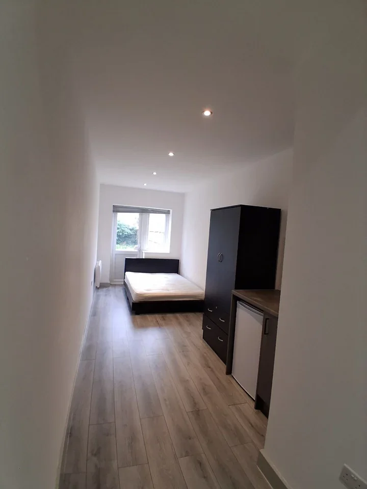 Flat Sutherland Road in Greater London