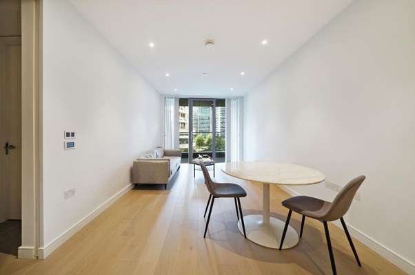 Flat Park Drive in Greater London