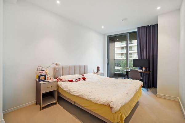 Flat Park Drive in Greater London