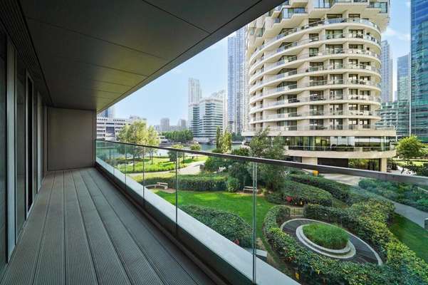 Flat Park Drive in Greater London