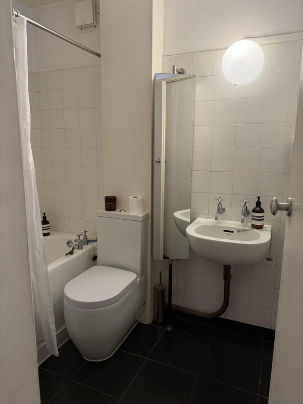 Flat Goswell Road in City of London