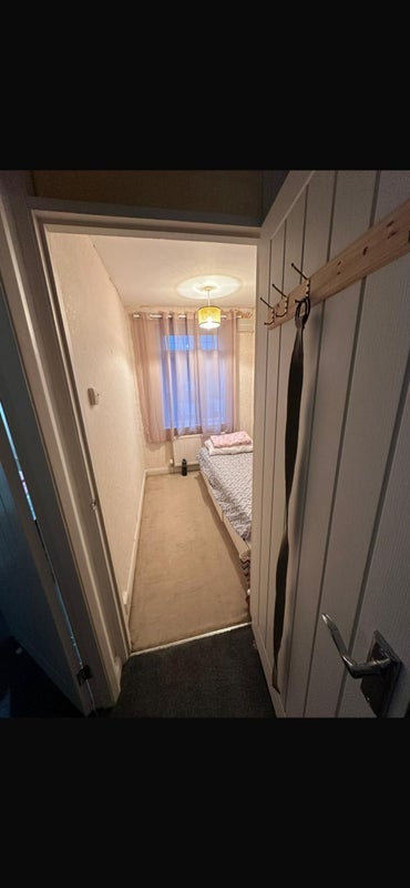 Room Rollason Road in Coventry