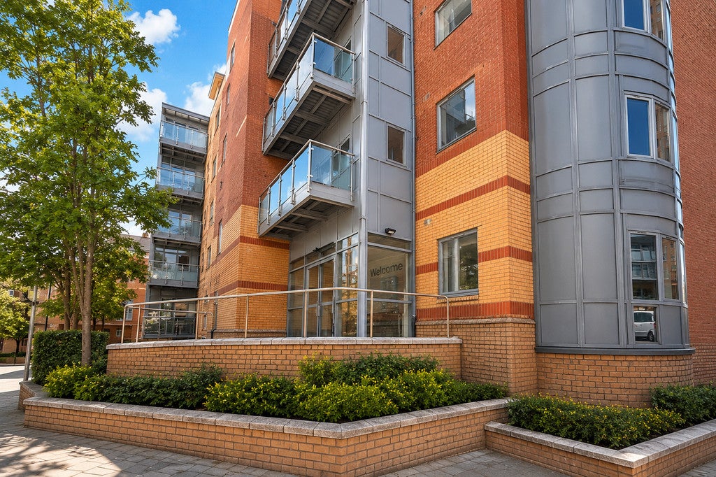 Flat Scarbrook Road in Greater London