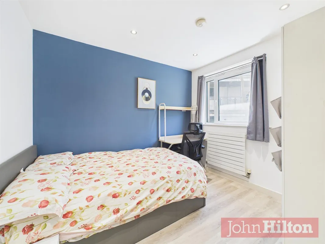 Room Kingscote Way in Brighton