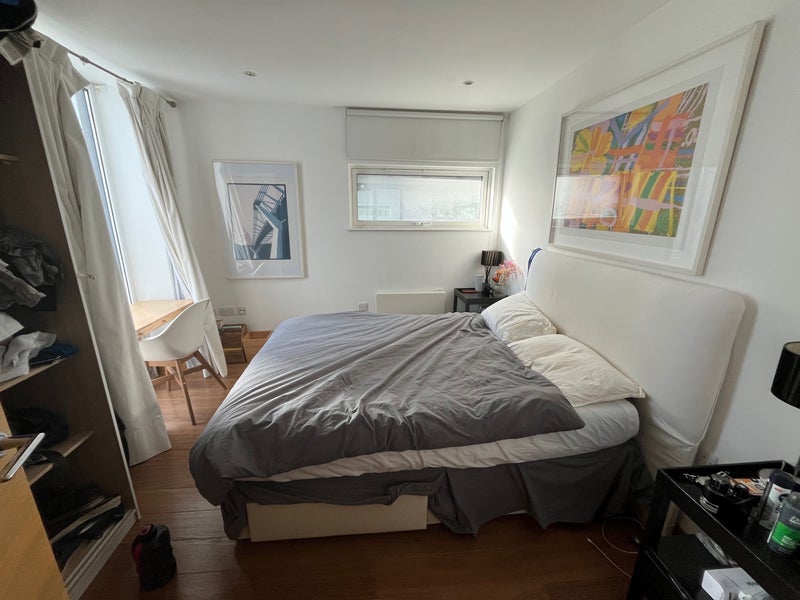 Room Queenstown Road in Greater London