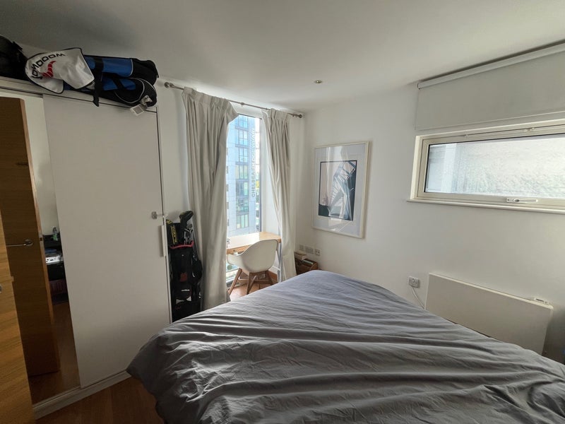 Room Queenstown Road in Greater London