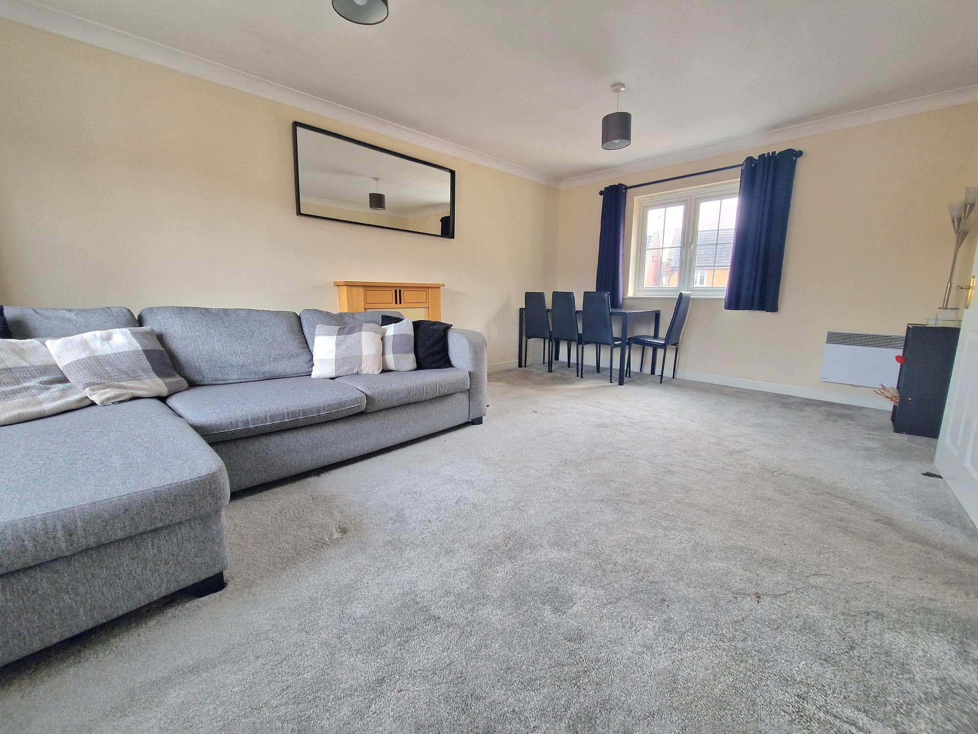 Flat Bramley Court in Dunstable