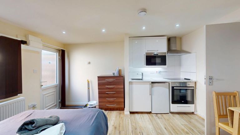 Flat St. Pauls Avenue in Greater London