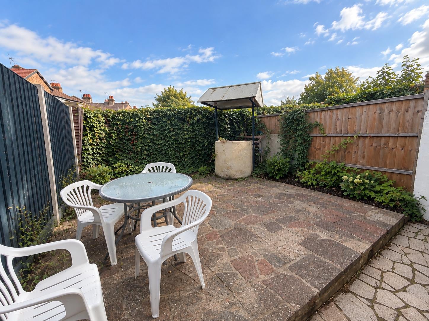 Flat Maybury Street in Greater London