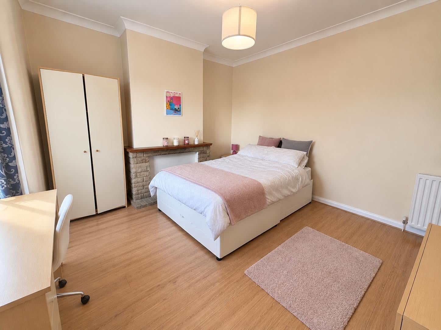 Flat Maybury Street in Greater London