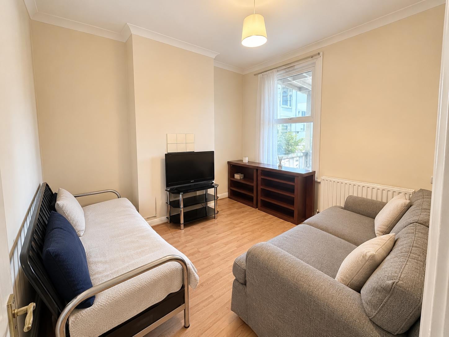 Flat Maybury Street in Greater London