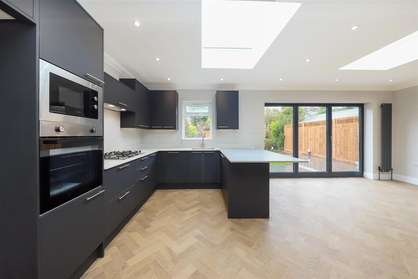 House Herlwyn Avenue in Greater London