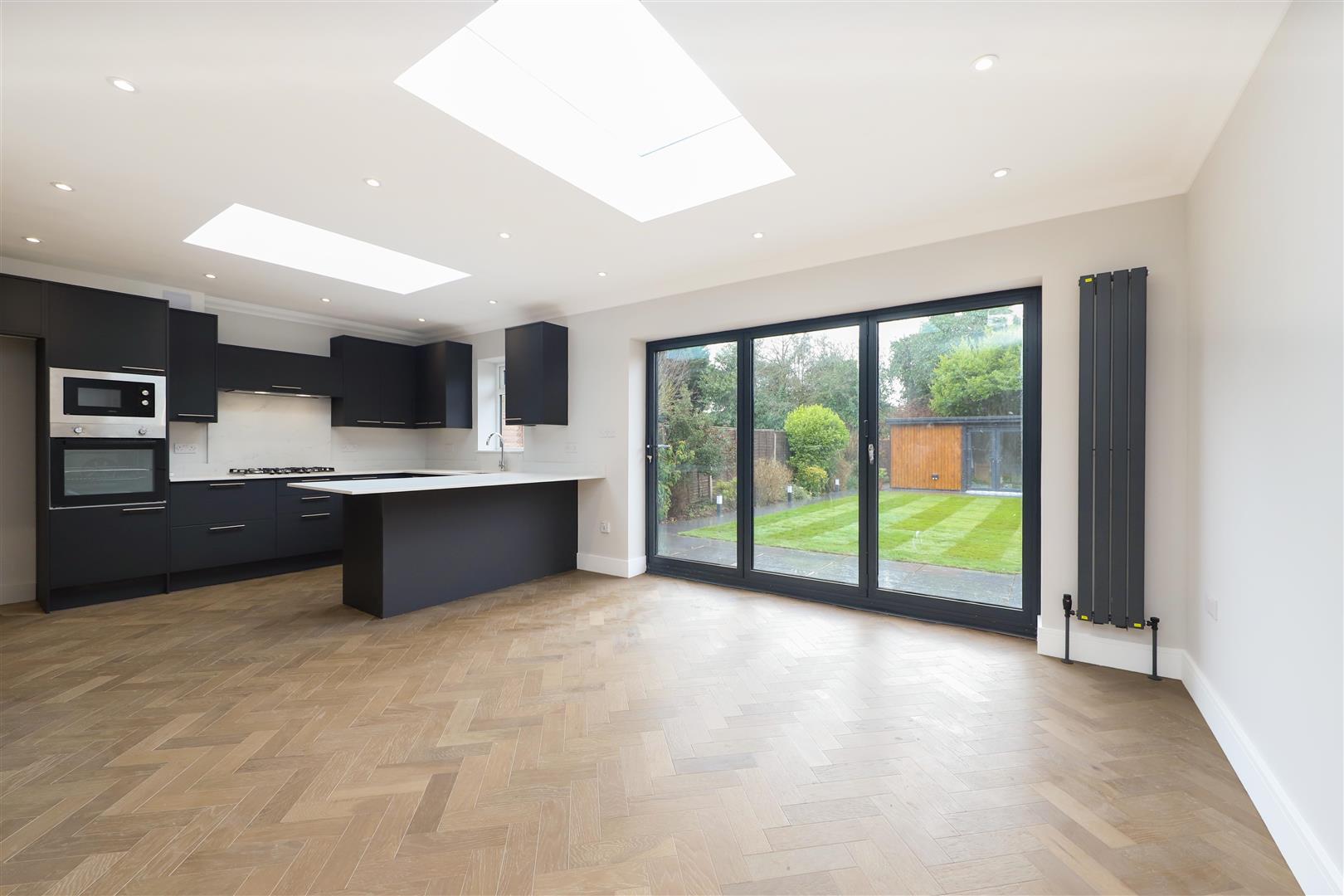 House Herlwyn Avenue in Greater London
