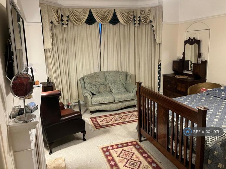 Room St Vincent's Road in Southend-on-Sea